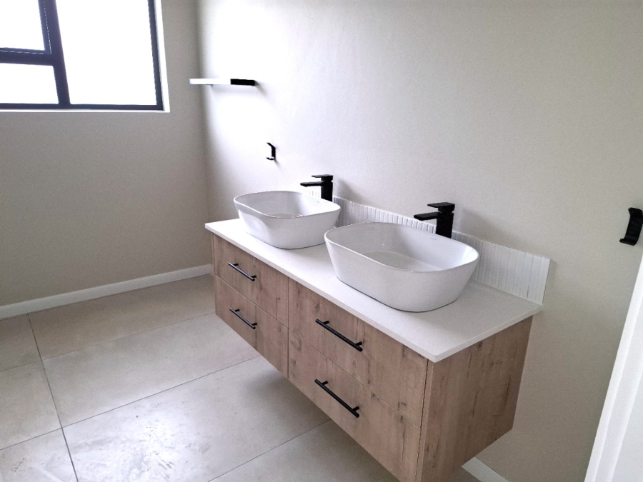 4 Bedroom Property for Sale in Lemoenkloof Western Cape